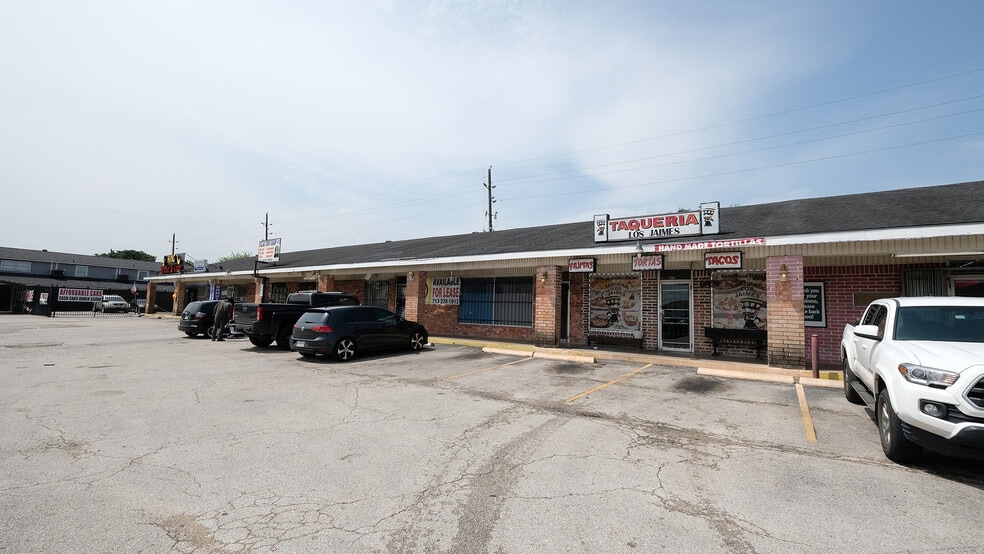 More Photos Of 6615-6627 Brittmoore Rd, Houston Storefront For Lease