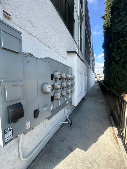 More Photos Of 812 E Hyde Park Blvd, Inglewood Apartments For Sale