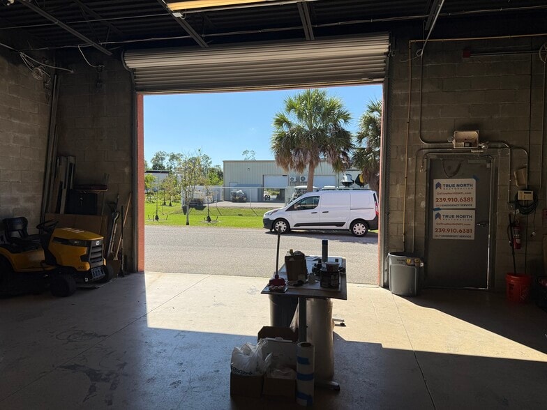 More Photos Of 6381 Corporate Park Cir, Fort Myers Research And Development For Lease