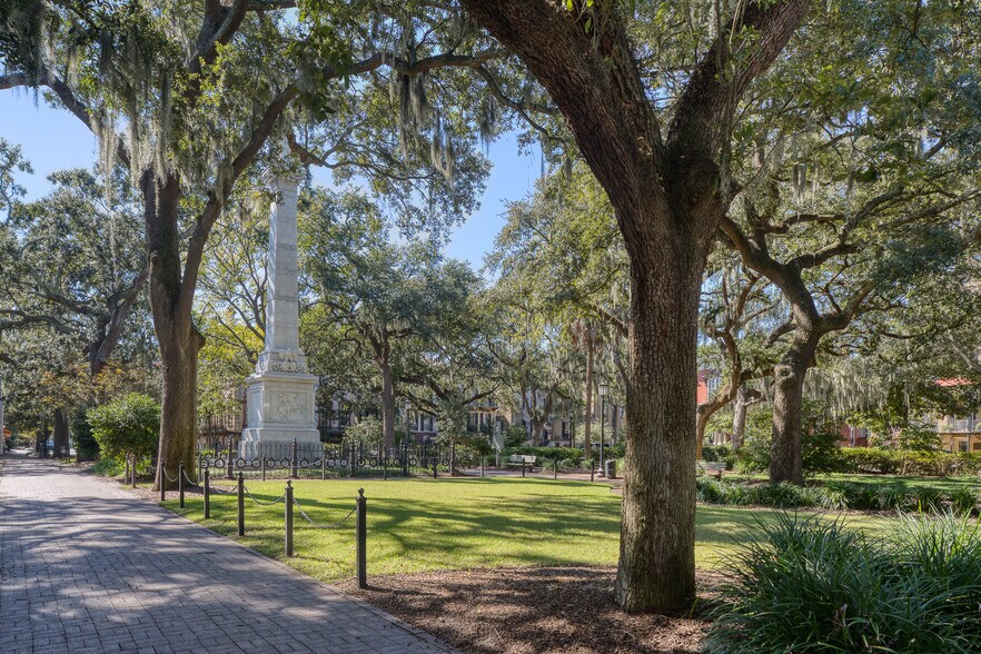 More Photos Of 14 E Taylor St, Savannah Specialty For Sale