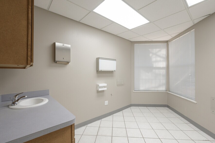 More Photos Of 3415 N Loy Lake Rd, Sherman Medical For Sale