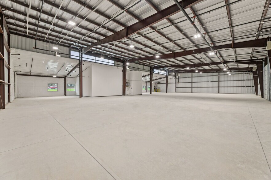 More Photos Of 10042 FM 1976, Universal City Unknown For Lease