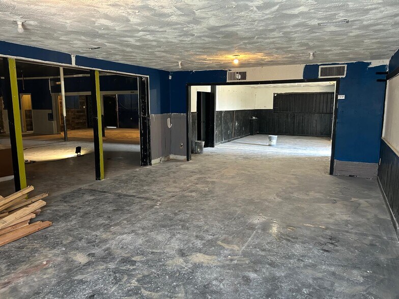 More Photos Of 14201 Main St, Houston Restaurant For Lease