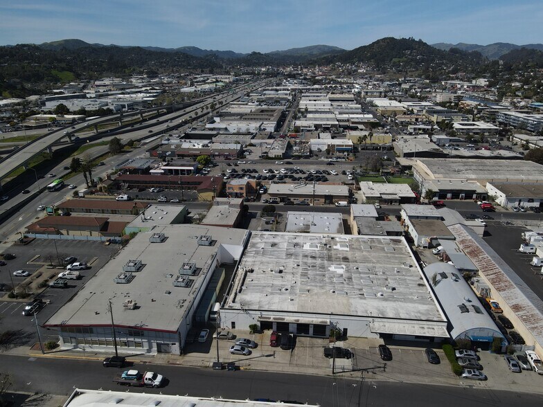 More Photos Of 17-25 Tiburon St, San Rafael Service For Lease