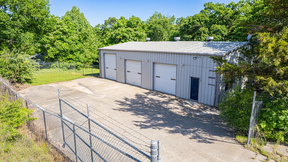 More Photos Of 414 Highway 42, Osage Beach Flex For Lease