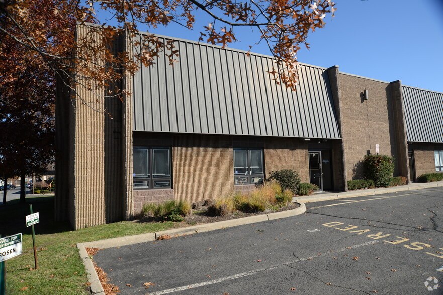 More Photos Of 9-53 Smith St, Englewood Light Manufacturing For Lease