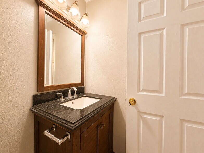 More Photos Of 1004 Austin St, Portland Apartments For Sale