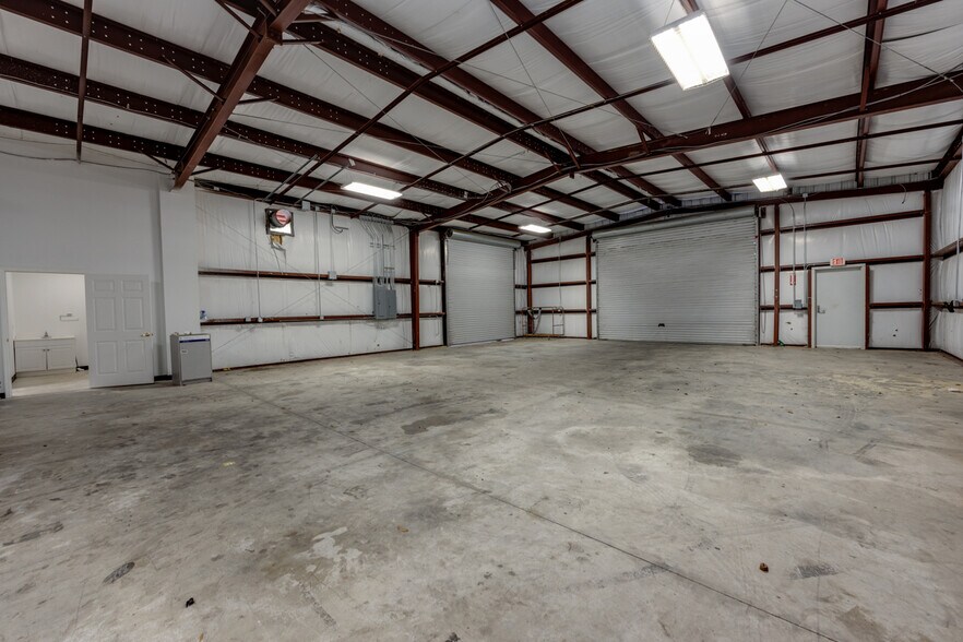 More Photos Of 4770 Shelfer Rd, Tallahassee Warehouse For Sale