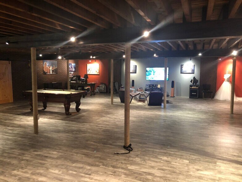 More Photos Of 75-79 E Jericho Tpke, Mineola Storefront Retail Office For Lease