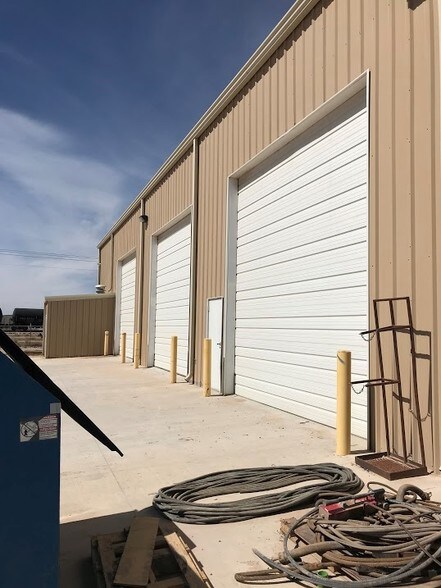 More Photos Of 250 Solo Rd, Odessa Warehouse For Lease