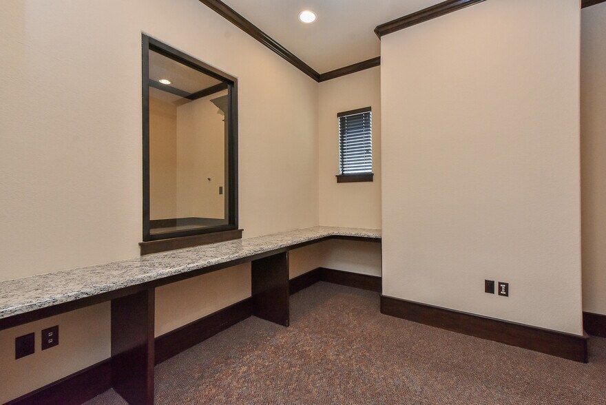 More Photos Of 12807 Haynes Rd, Houston Unknown For Lease