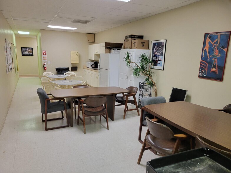 More Photos Of 9970 Bavaria Rd, Fort Myers Light Distribution For Sale