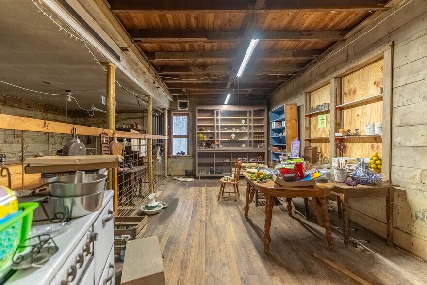 More Photos Of 14597 US-63, Vichy General Retail For Sale