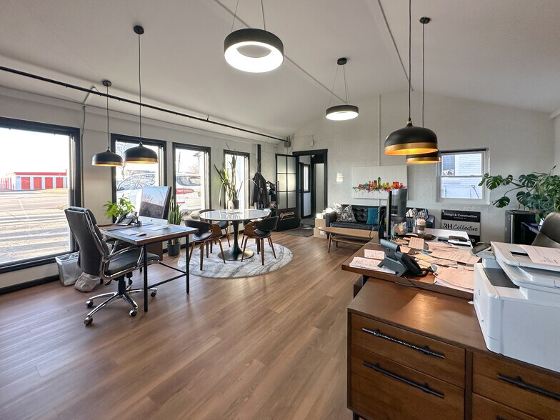 More Photos Of 305 E Maple Rd, Troy Office For Sale