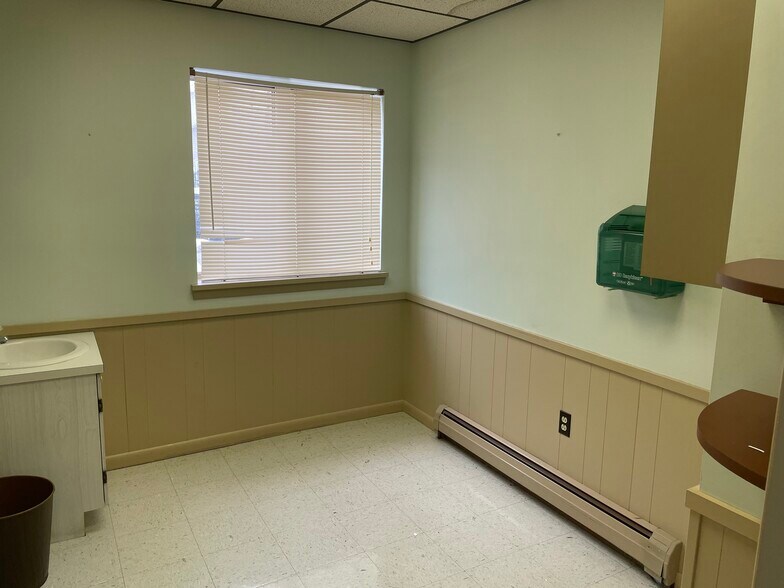 More Photos Of 1432 Lincoln Way, McKeesport Medical For Sale