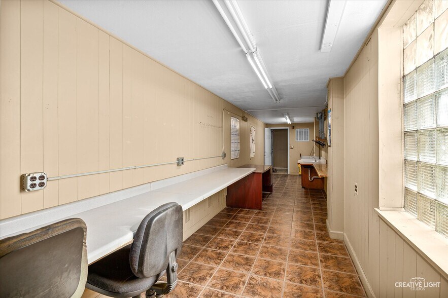 More Photos Of 3333 Sheffield Ave, Hammond Truck Terminal For Lease