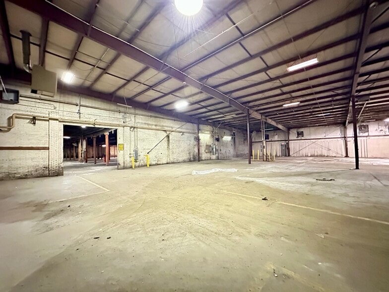 More Photos Of 460 Park Ave, East Palestine Manufacturing For Sale