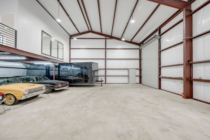 More Photos Of 15210 Fitzhugh Rd, Austin Warehouse For Lease