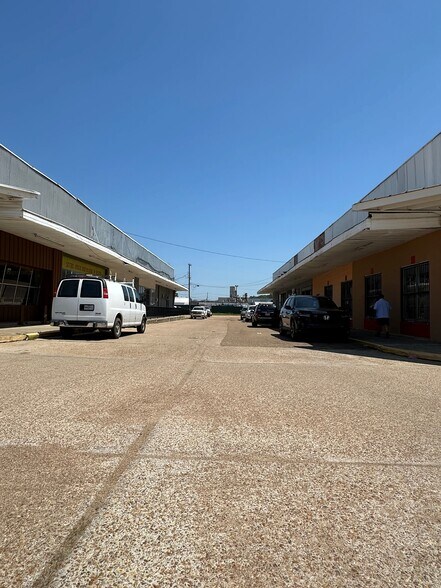 More Photos Of 1700 Terry Rd, Jackson General Retail For Sale