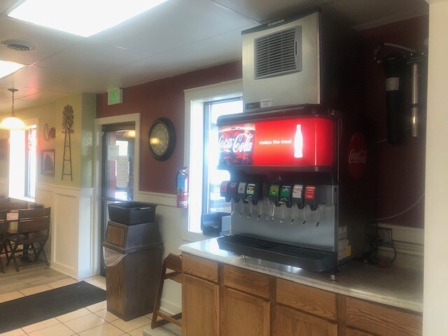 More Photos Of 903 W Market St, Nappanee Restaurant For Sale