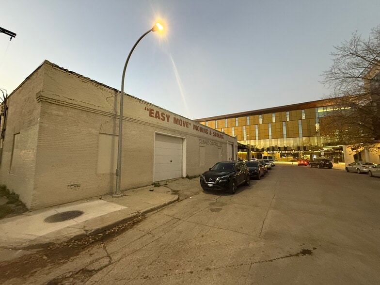 More Photos Of 330 Elgin Av, Winnipeg Industrial For Sale