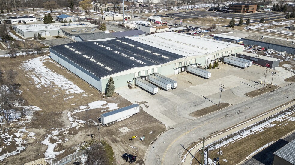 More Photos Of 401 Barth St, Midland Distribution For Lease