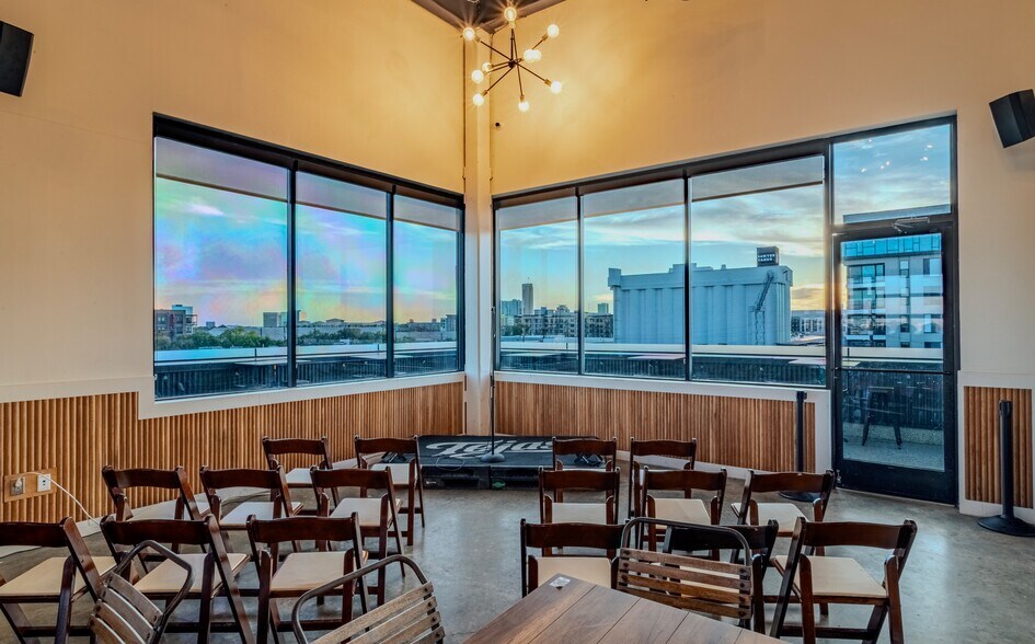 More Photos Of 2101 Summer St, Houston Freestanding For Lease