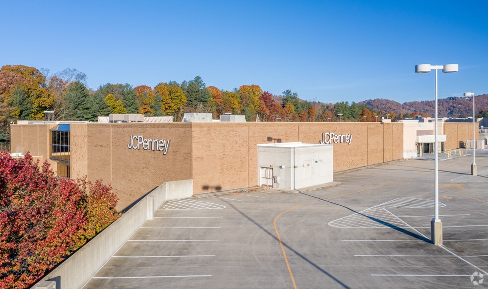 More Photos Of 7 S Tunnel Rd, Asheville Department Store For Sale