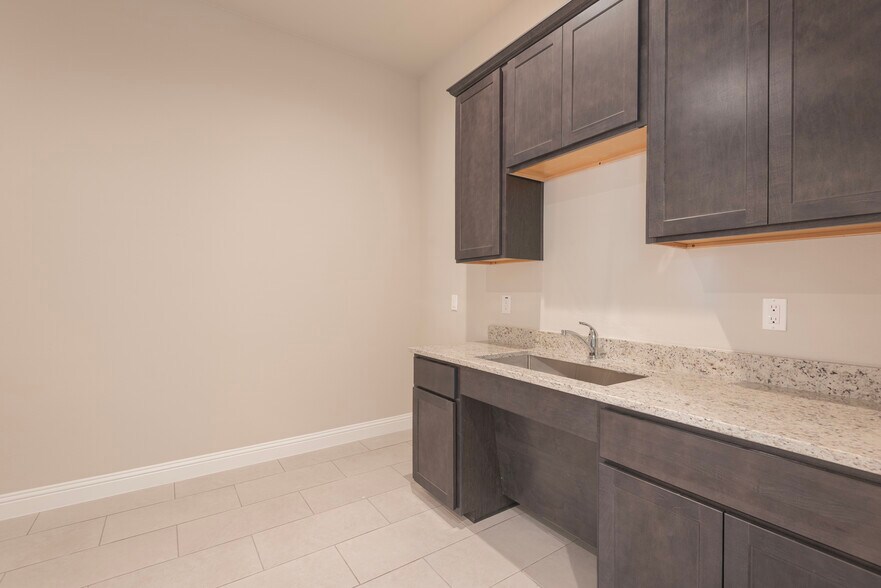 More Photos Of 2601 Little Elm Pkwy, Little Elm Office For Sale