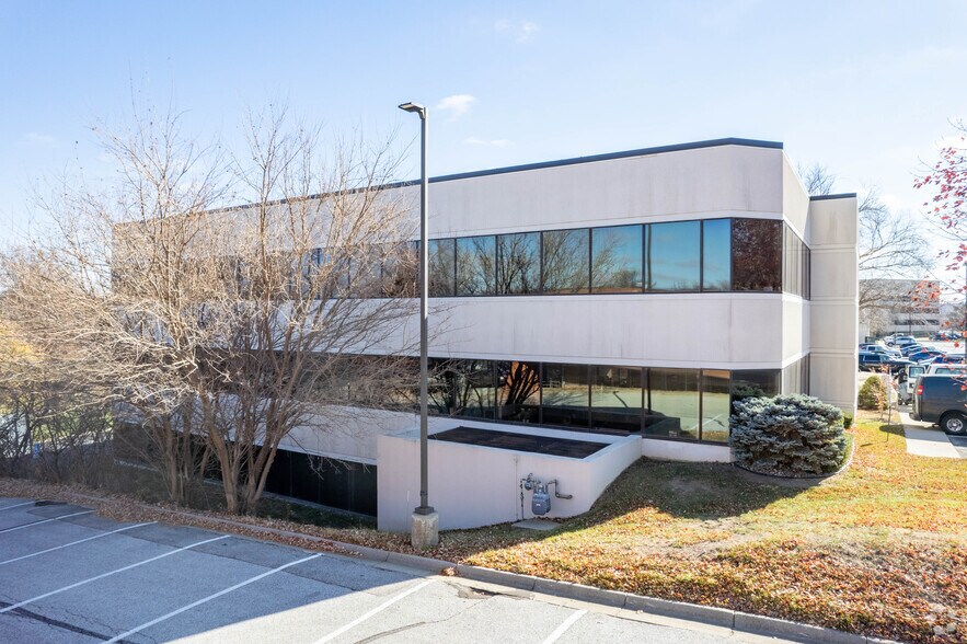 More Photos Of 1055 N 115th St, Omaha Office For Lease