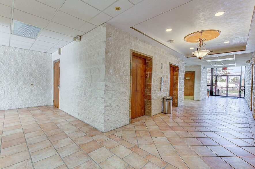 More Photos Of 375 Glensprings Dr, Springdale Office For Sale