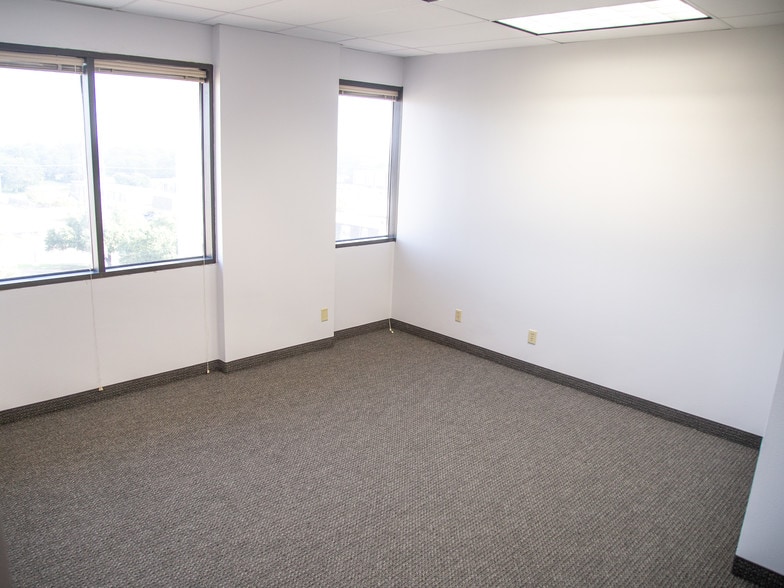 More Photos Of 7001 Boulevard 26, North Richland Hills Office For Sale