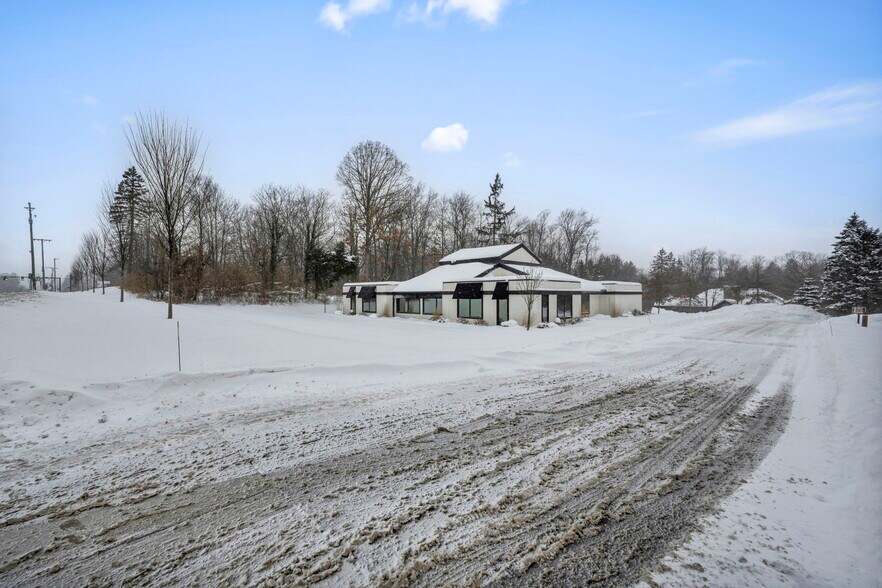 More Photos Of 1929 E Royalton Rd, Broadview Heights Office For Lease