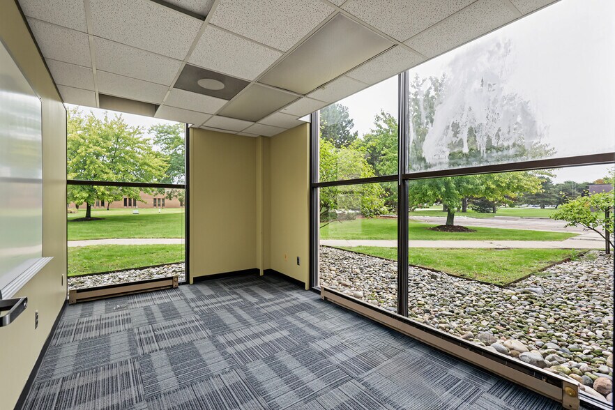 More Photos Of 15201 Mercantile Dr, Dearborn Light Manufacturing For Sale