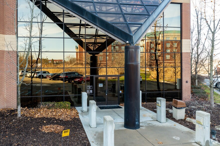 More Photos Of 25900 W 11 Mile Rd, Southfield Office For Lease