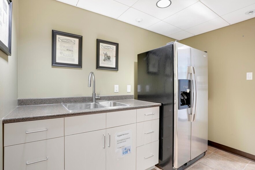 More Photos Of 13 Commerce Crt, Bancroft Office For Sale