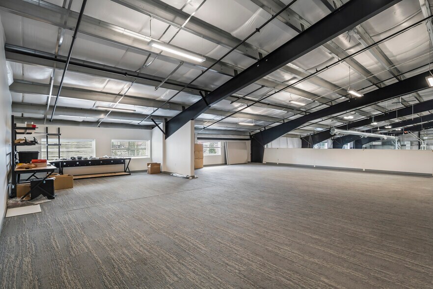 More Photos Of 275 W Lundgren Mill Dr, Sisters Manufacturing For Lease