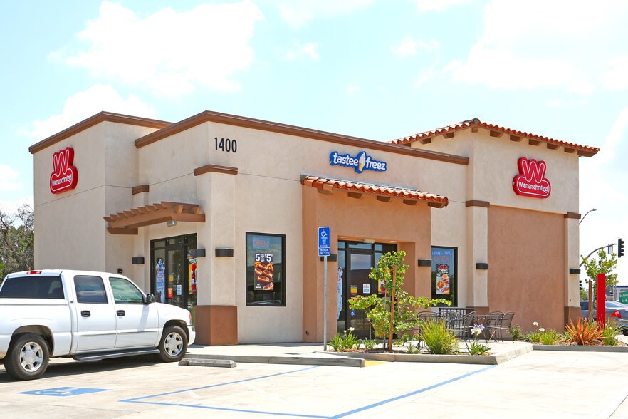 Primary Photo Of 1400 E Noble Ave, Visalia Fast Food For Sale