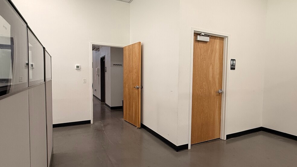 More Photos Of 4616 S Beehive Dr, St George Distribution For Lease