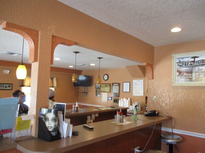 More Photos Of 901 Avenue D, Fort Pierce Restaurant For Lease