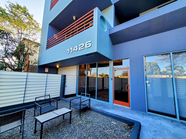 More Photos Of 11426 Ventura Blvd, Studio City Loft Creative Space For Lease