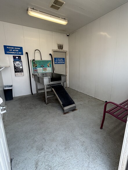 More Photos Of 865 W Bridge St, Blackfoot Carwash For Sale