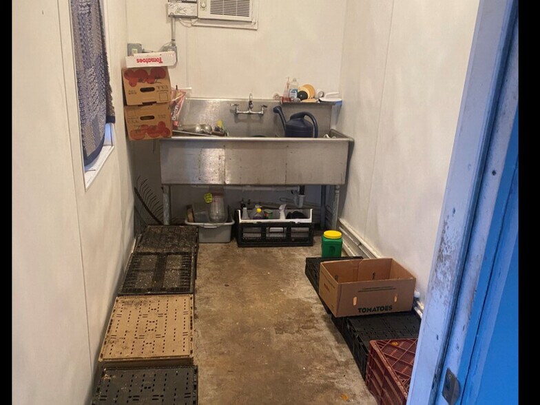 More Photos Of 1327 S Bay St, Eustis Freestanding For Lease