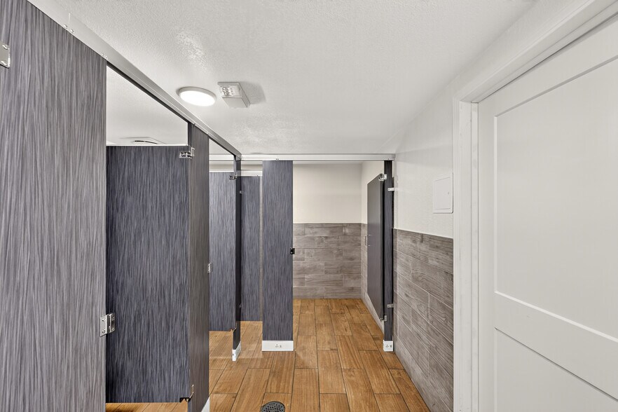 More Photos Of 1300-1340 Broadway Ave, Atwater Storefront For Lease