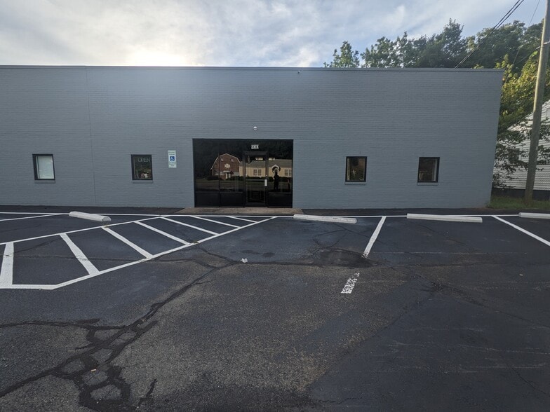 More Photos Of 930 S Graham-hopedale Rd, Graham Flex For Lease