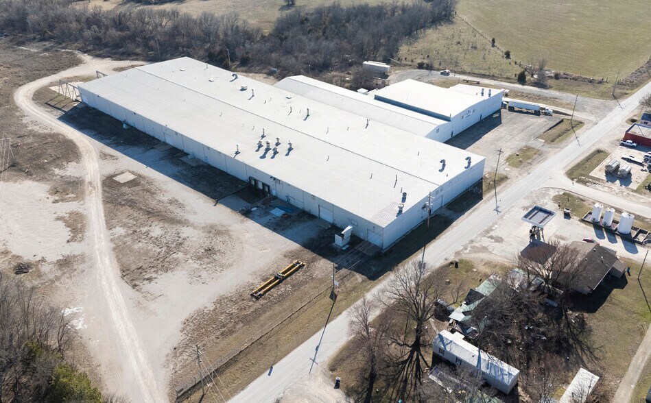 More Photos Of 100 Center St, Galesburg Manufacturing For Lease