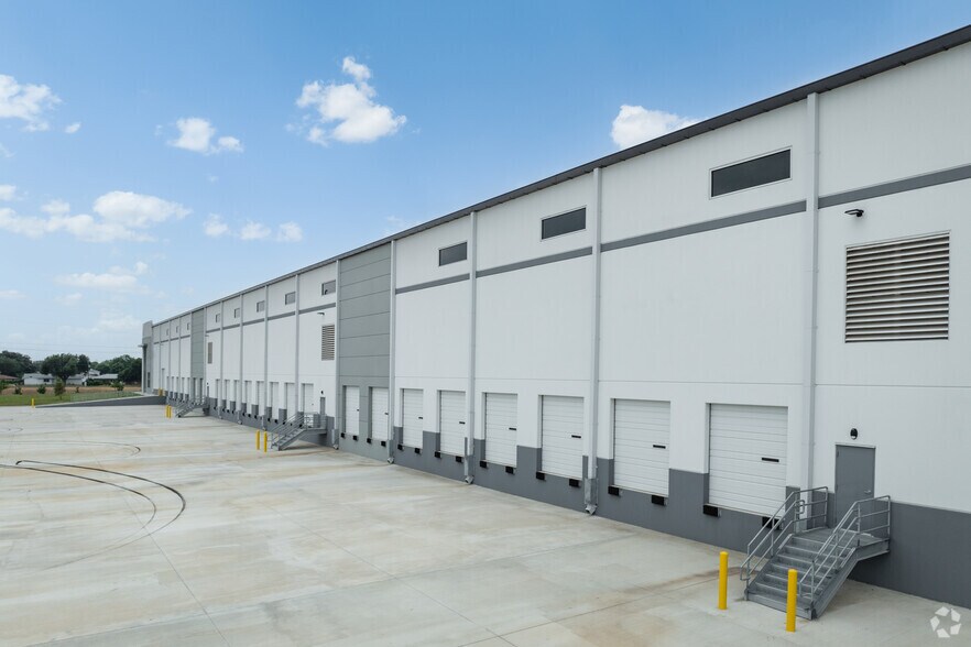 More Photos Of 715 SE Loop 410, San Antonio Manufacturing For Lease