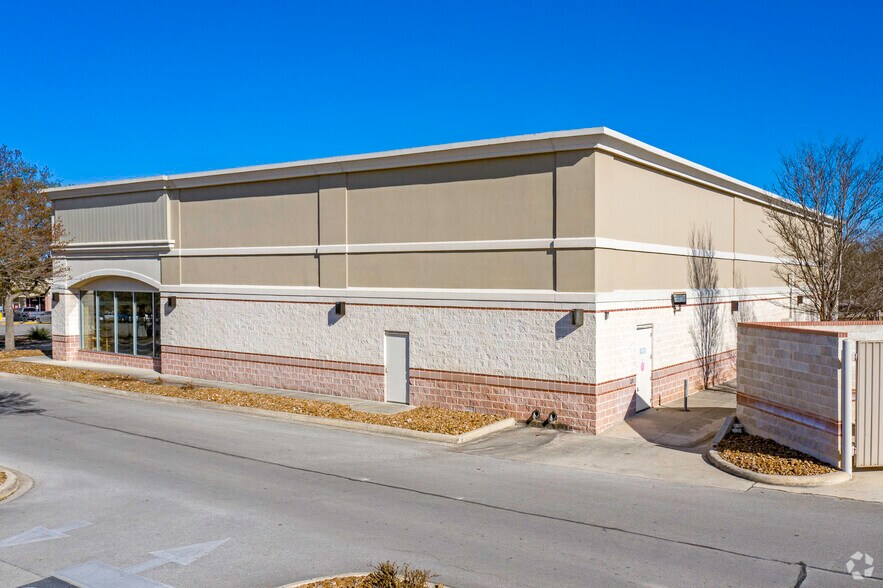More Photos Of 11309-11323 Bandera Rd, San Antonio Unknown For Lease