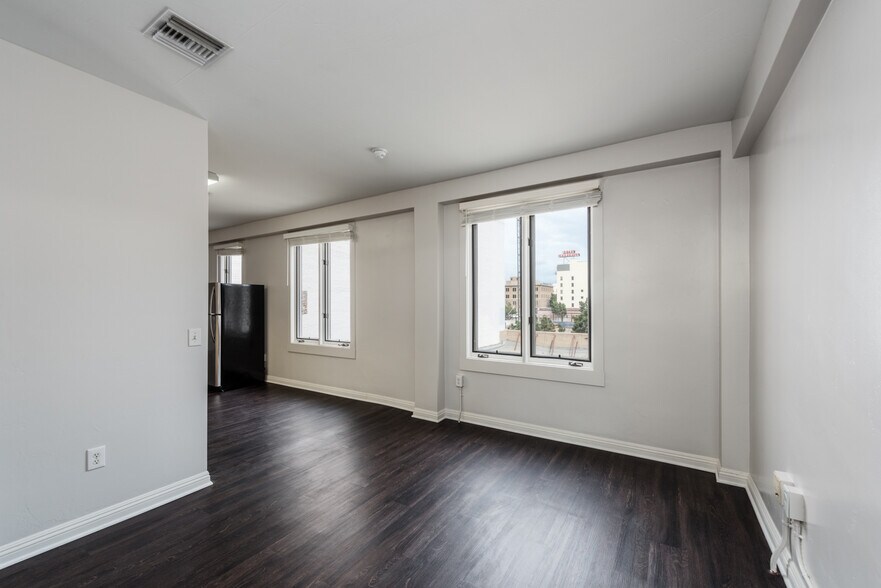 More Photos Of 1043-1045 6th Ave, San Diego Storefront Retail Residential For Sale