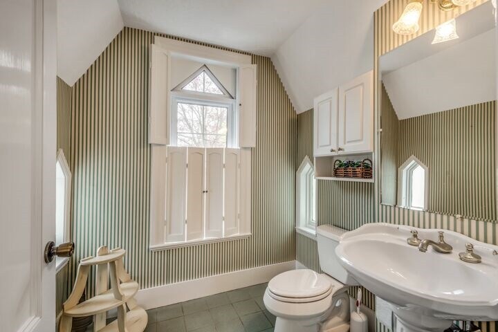 More Photos Of 12 Library St, Framingham Office For Lease